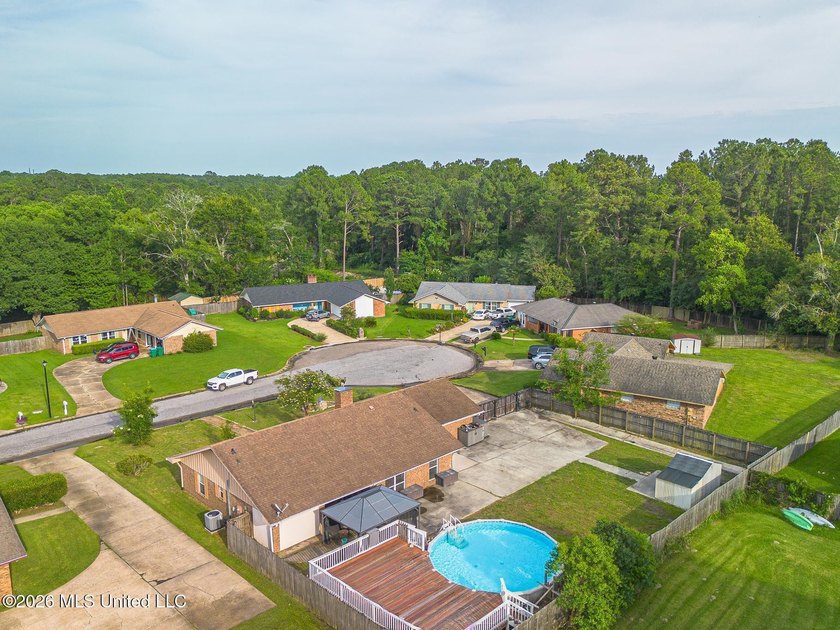 Beautifully updated 3-bedroom, 2-bath home tucked away on a - photo 4