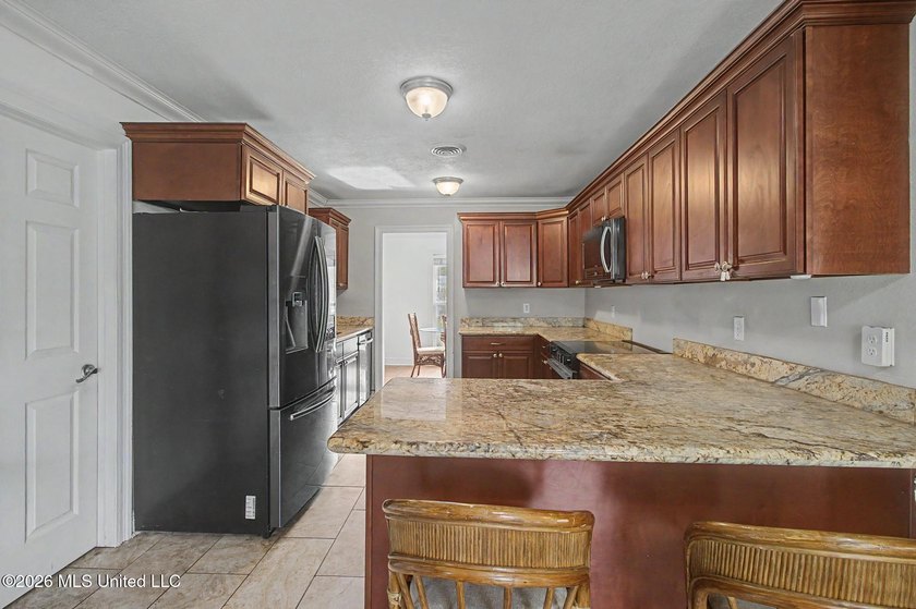 Beautifully updated 3-bedroom, 2-bath home tucked away on a - photo 8