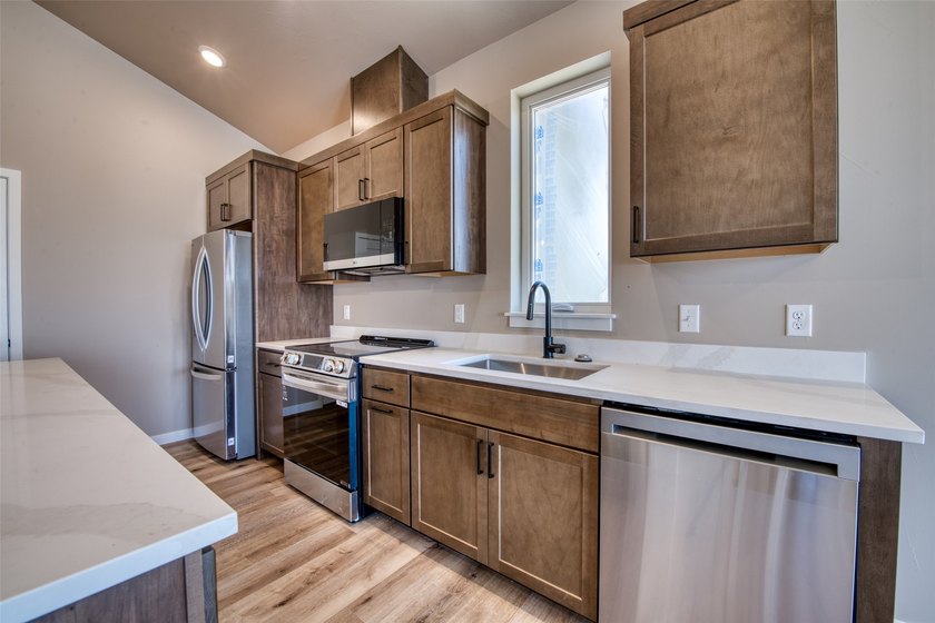 Experience the ease of condominium living in the Bitterroot - photo 11