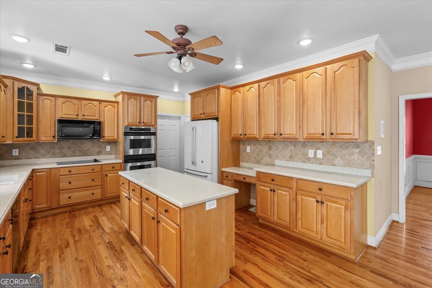 Opportunities like this don't come along often! Nestled on - photo 15