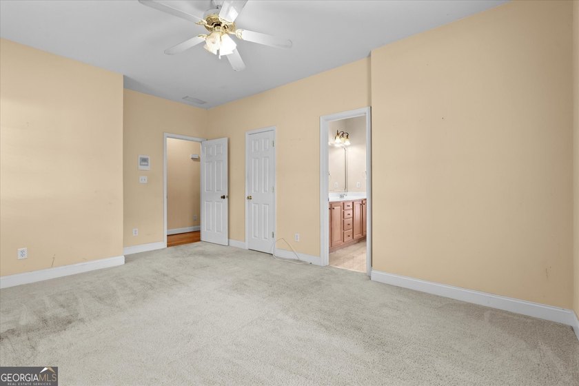 Opportunities like this don't come along often! Nestled on - photo 26