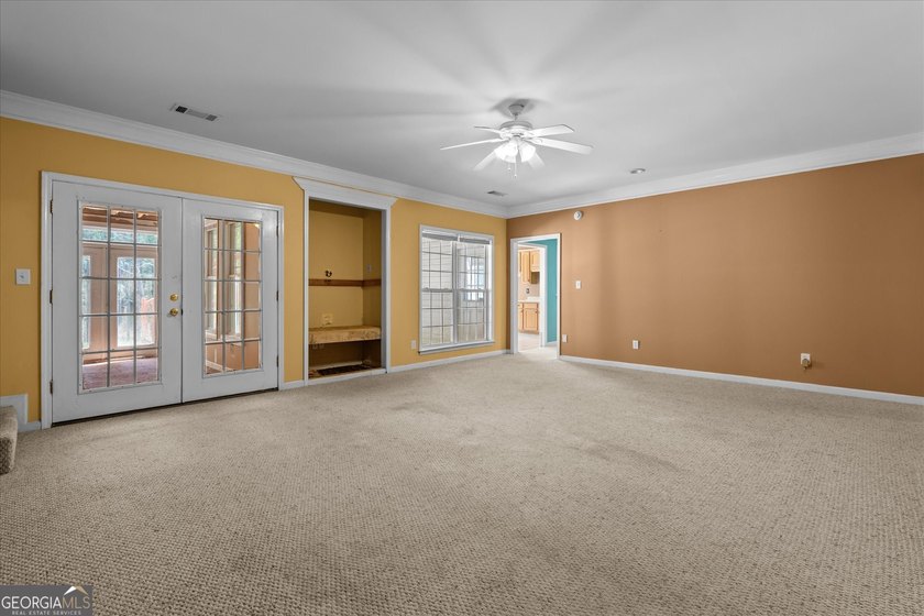 Opportunities like this don't come along often! Nestled on - photo 27