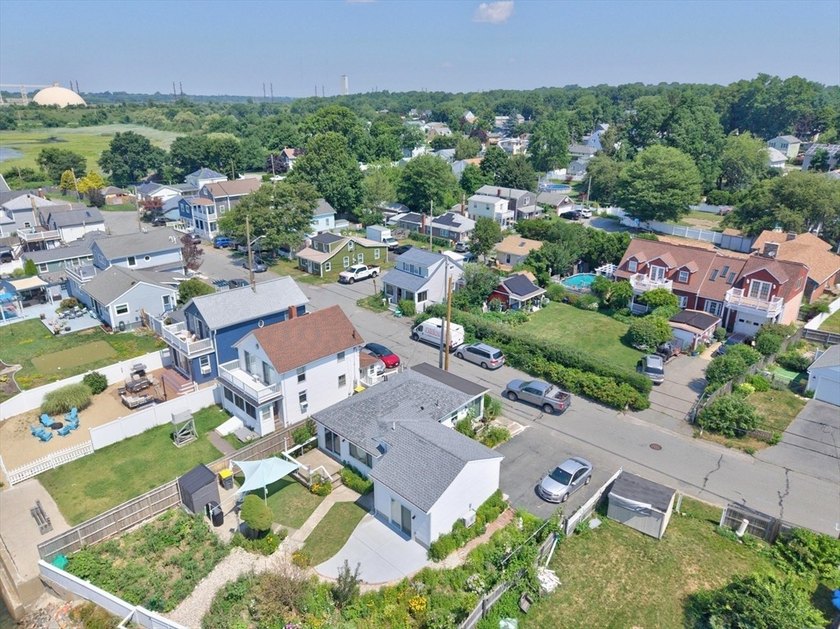 Enjoy coastal living in this charming 3-bedroom, 2-bath Cape in - photo 4