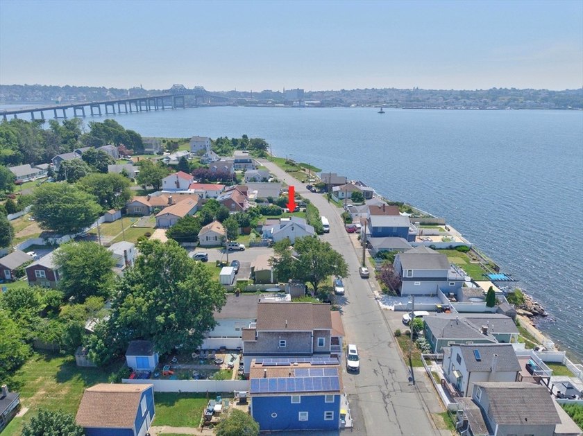 Enjoy coastal living in this charming 3-bedroom, 2-bath Cape in - photo 5