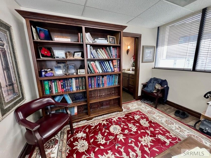 Exceptional opportunity for your medical practice! Privately - photo 26
