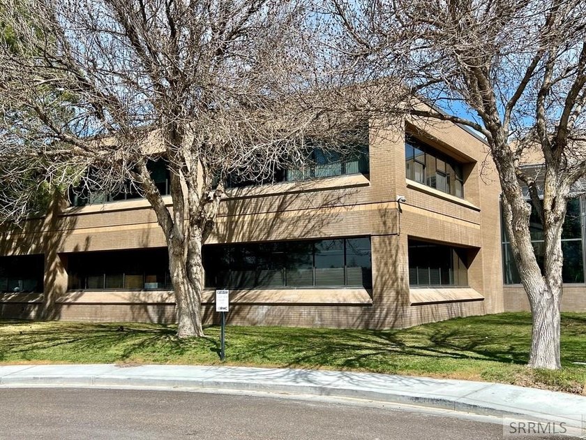 Exceptional opportunity for your medical practice! Privately - photo 32