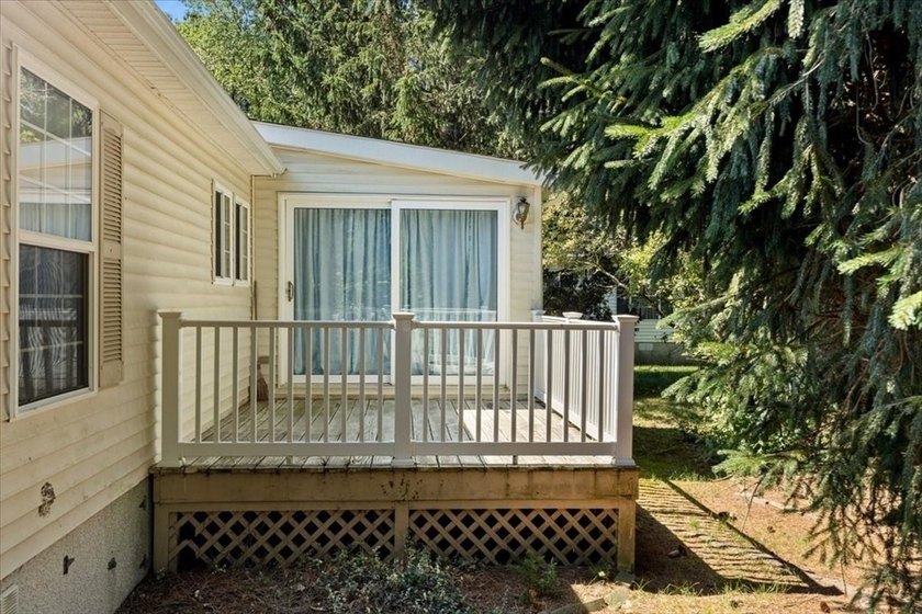 Welcome home to this well maintained, 2 bedroom 2 bath one level - photo 9