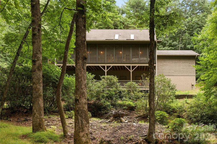 Come fall in love with this beautiful custom built home located - photo 42