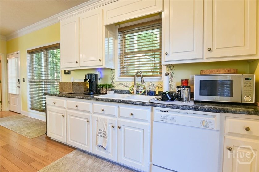 Charming lake cottage with deep water access (approximately 30 - photo 14