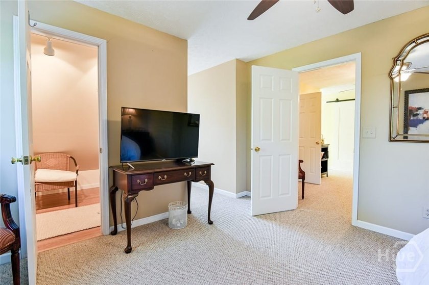 Charming lake cottage with deep water access (approximately 30 - photo 15