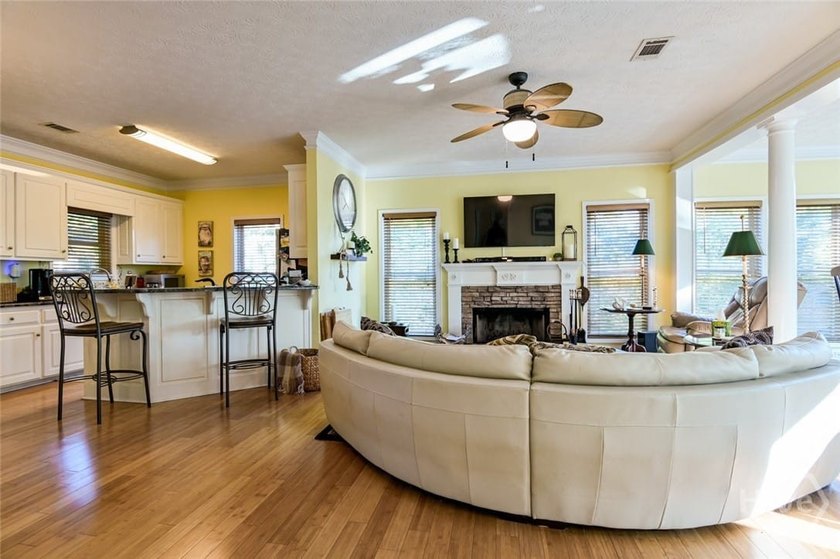 Charming lake cottage with deep water access (approximately 30 - photo 18