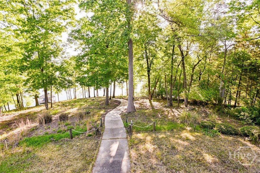 Charming lake cottage with deep water access (approximately 30 - photo 32