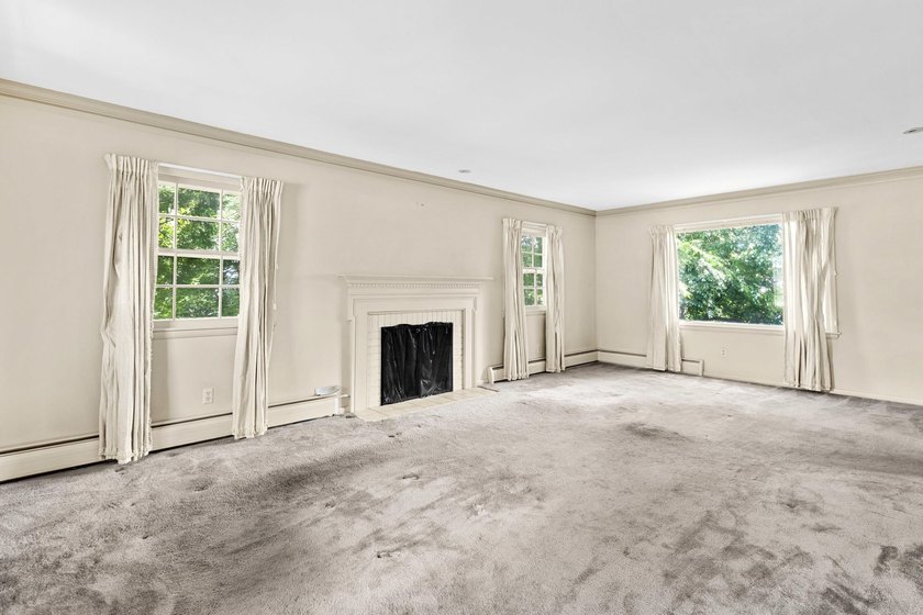 Opportunity in one of Middleton's most desirable pockets, on the - photo 11