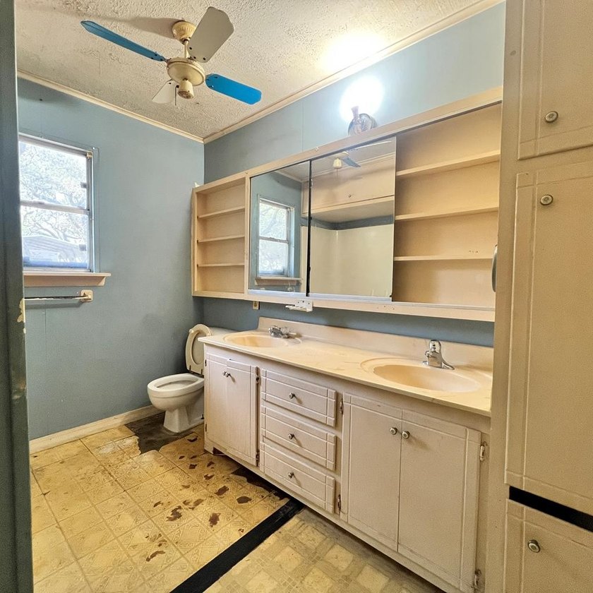 New Price! Prime Rockport location with Huge potential! Calling - photo 17
