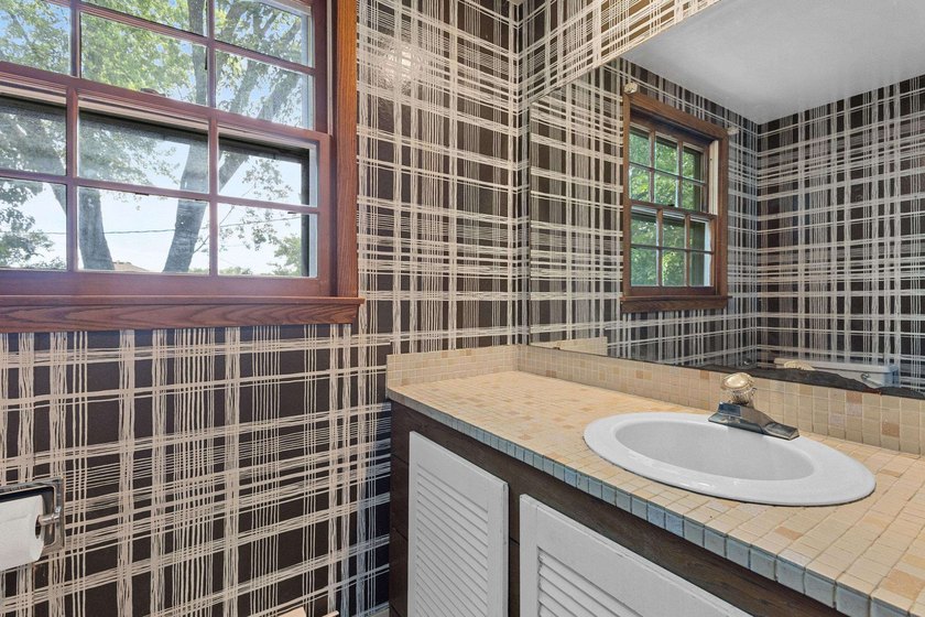 Opportunity in one of Middleton's most desirable pockets, on the - photo 19