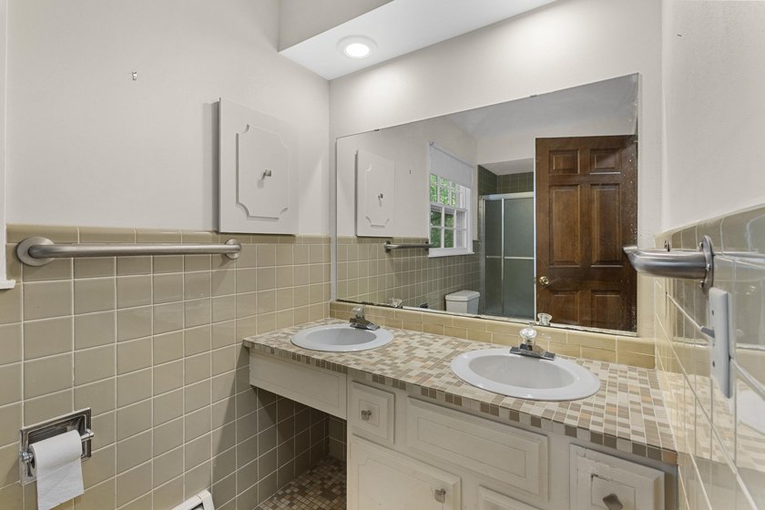 Opportunity in one of Middleton's most desirable pockets, on the - photo 26