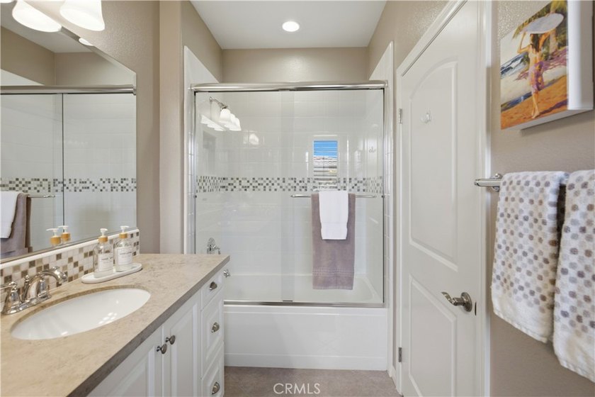 Welcome to this beautifully designed single-level home offering - photo 27