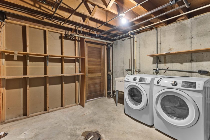Opportunity in one of Middleton's most desirable pockets, on the - photo 32