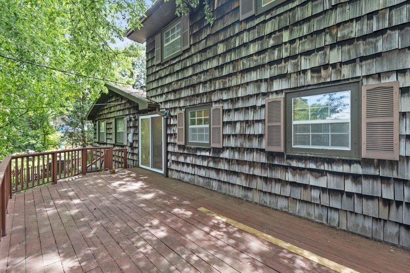 Opportunity in one of Middleton's most desirable pockets, on the - photo 33