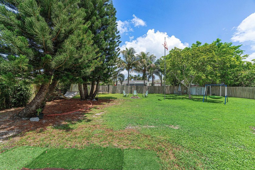 Spacious split 4 bedroom CBS home in the Beautiful Willows - photo 4