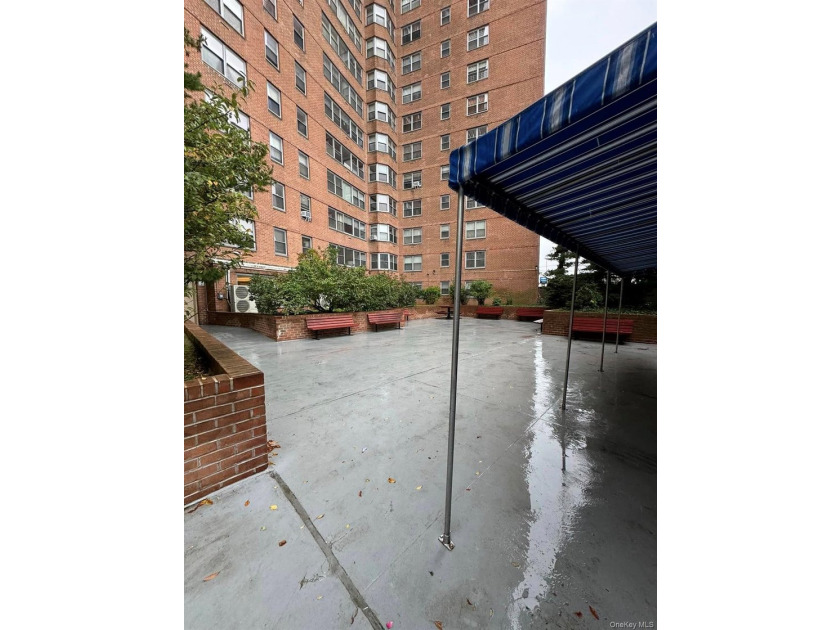 Welcome to Gerard Towers, a premier luxury high-rise in the - photo 14