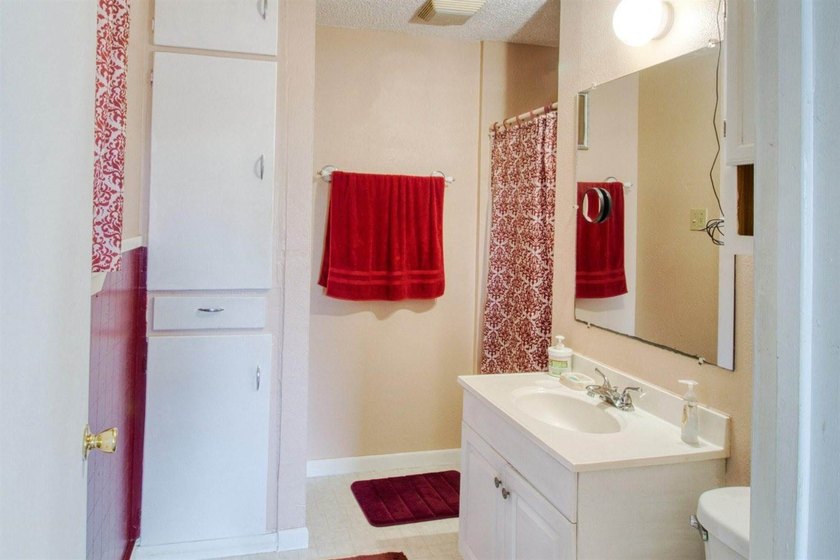 Welcome to this well-maintained 3-bedroom, 2-bath home that - photo 21