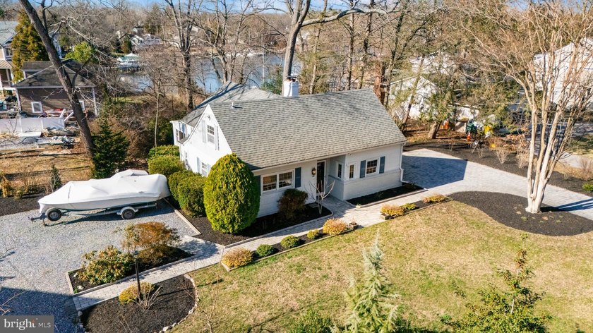Enjoy waterfront living in this beautiful home on Cypress Creek - photo 3