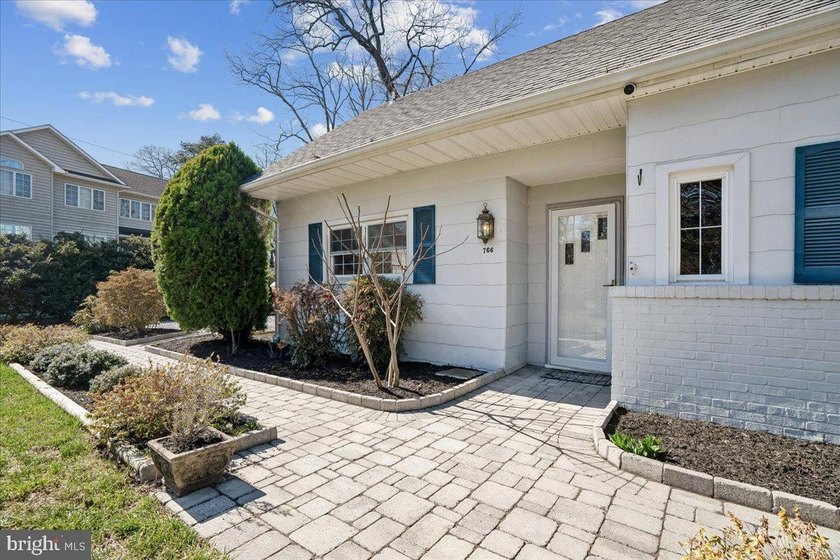 Enjoy waterfront living in this beautiful home on Cypress Creek - photo 6