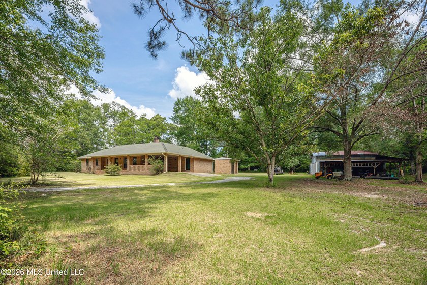 Nestled in the desirable Latimer community, this well-maintained - photo 2