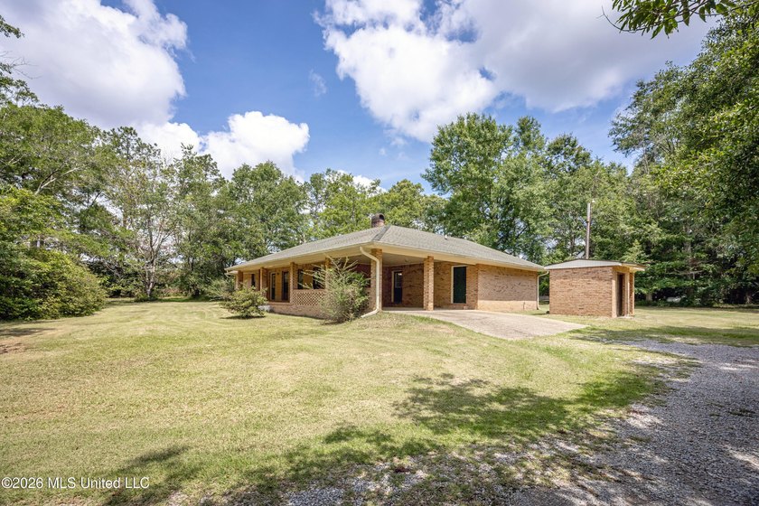 Nestled in the desirable Latimer community, this well-maintained - photo 6