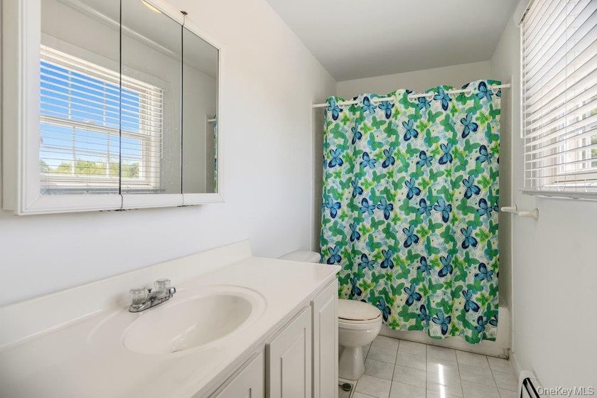 Welcome to this well maintained 3 bedroom, 2.5 bath home - photo 12