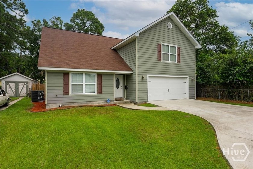 Almost 3000 Square feet in the heart of Savannah! This home is - photo 3