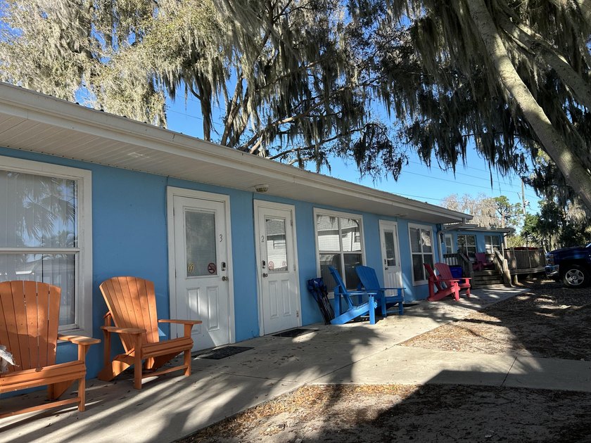 AMAZING INVESTMENT OPPORTUNITY! With 3 individual structures and - photo 9