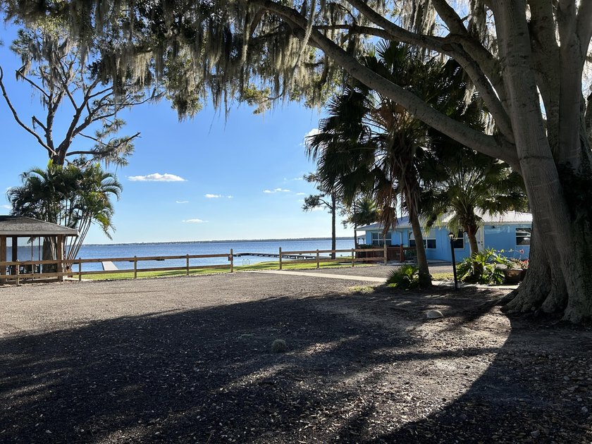 AMAZING INVESTMENT OPPORTUNITY! With 3 individual structures and - photo 10