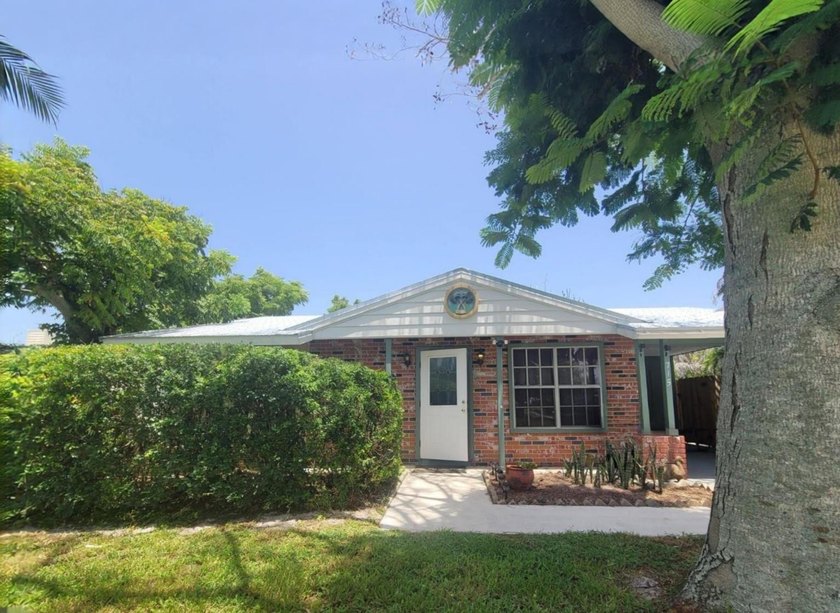 Welcome to this charming concrete block home in desirable - photo 6