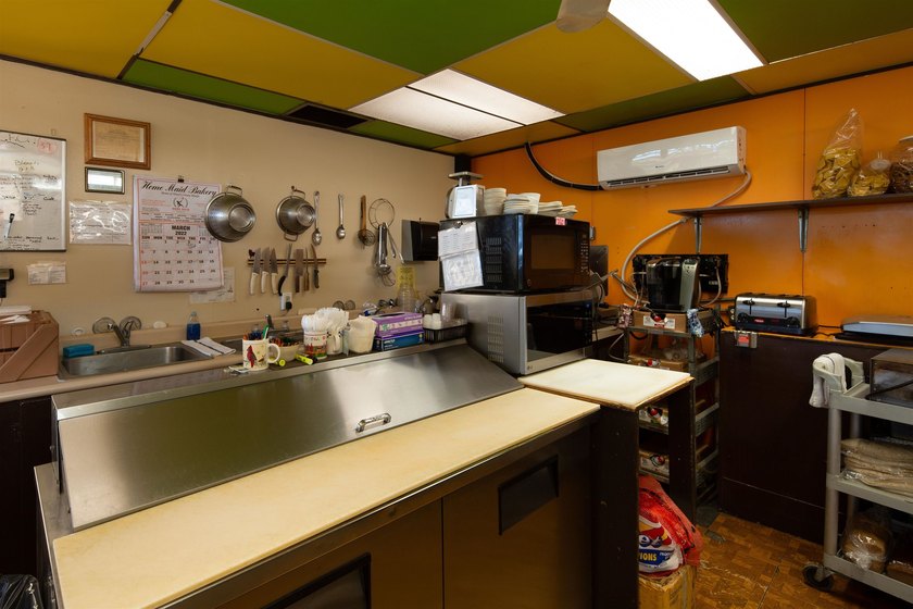 Long established restaurant/bar located at Sugar Beach Resort - photo 25