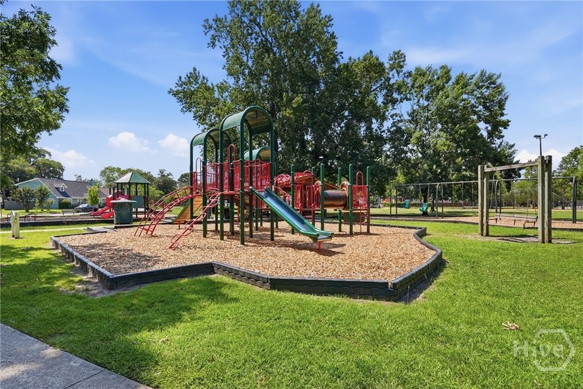 Situated directly on lively Hull Park in the heart of Ardsley - photo 11