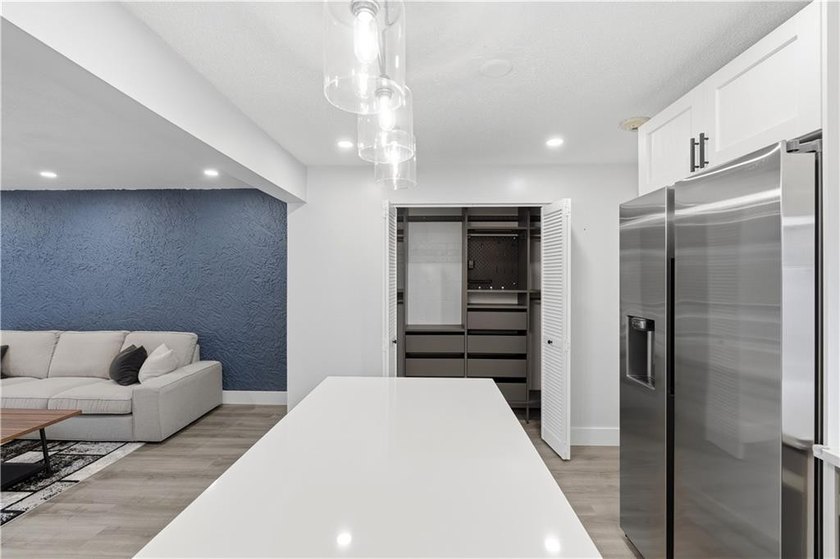 Beautifully renovated second-floor condo in the desirable - photo 14