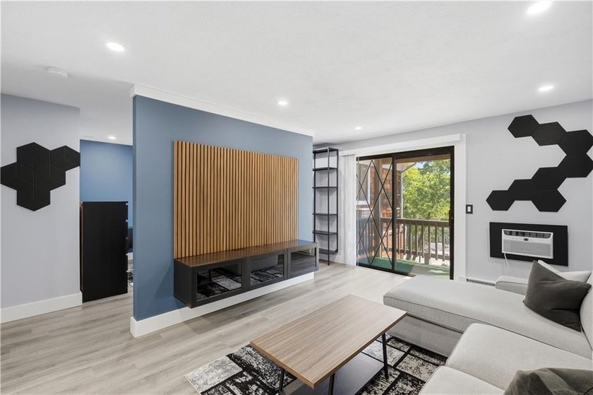 Beautifully renovated second-floor condo in the desirable - photo 16
