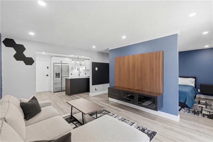Beautifully renovated second-floor condo in the desirable - photo 17