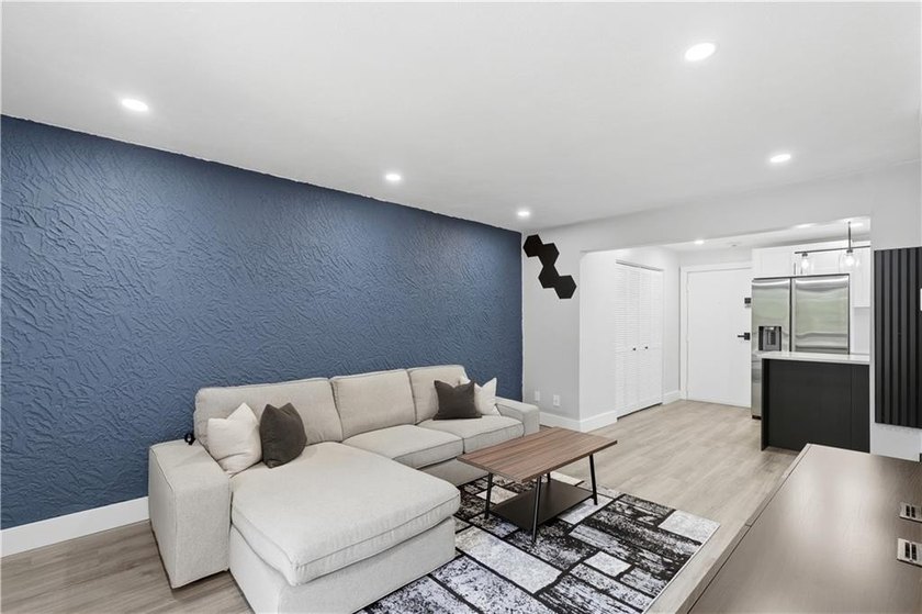 Beautifully renovated second-floor condo in the desirable - photo 19