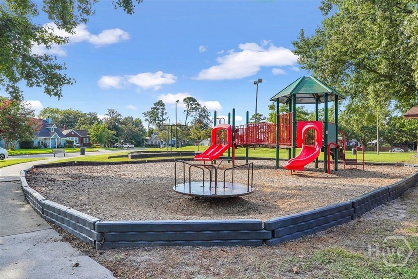 Situated directly on lively Hull Park in the heart of Ardsley - photo 20