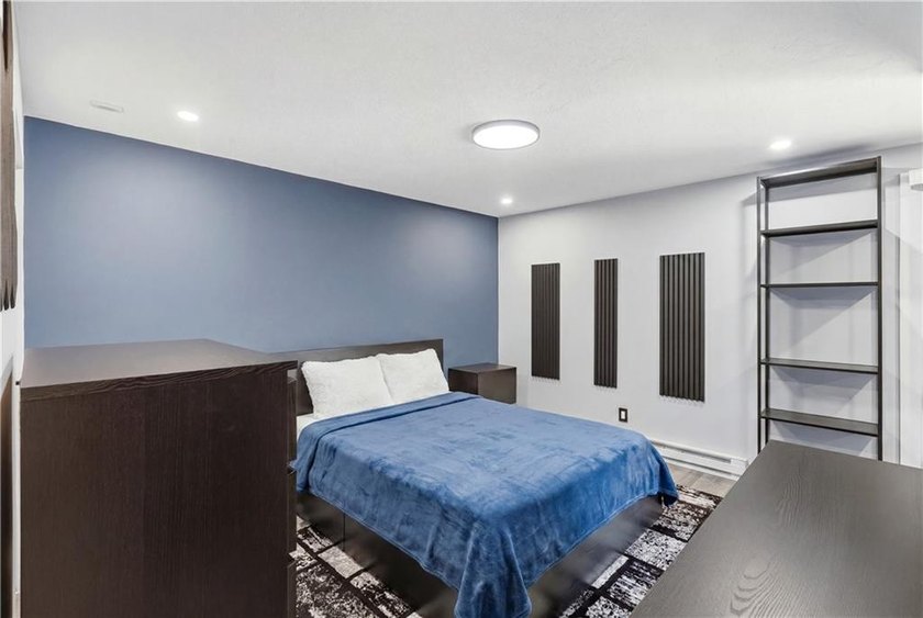 Beautifully renovated second-floor condo in the desirable - photo 23