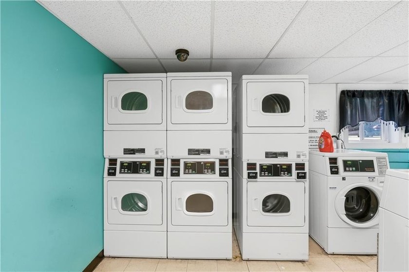 Beautifully renovated second-floor condo in the desirable - photo 26