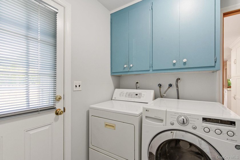 Welcome to this beautifully updated L-Shaped Ranch nestled in - photo 14