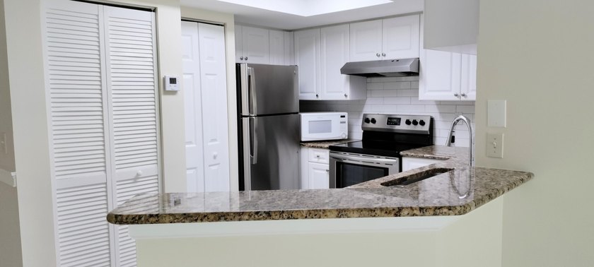 Step into this beautifully renovated 2-bedroom,2-master suite - photo 8