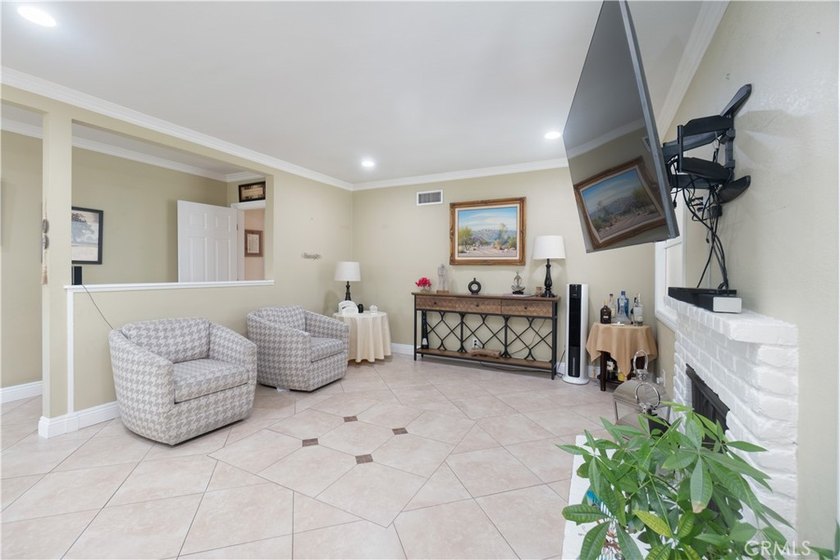 MUST SEE! SINGLE-STORY TURNKEY SANTA ANA HOME! POSSIBLE ADU - photo 9