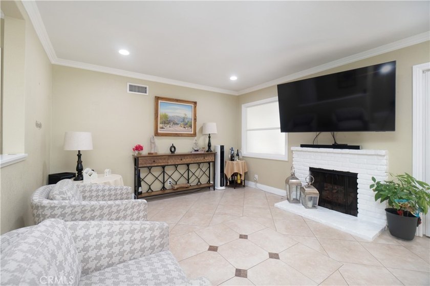 MUST SEE! SINGLE-STORY TURNKEY SANTA ANA HOME! POSSIBLE ADU - photo 10
