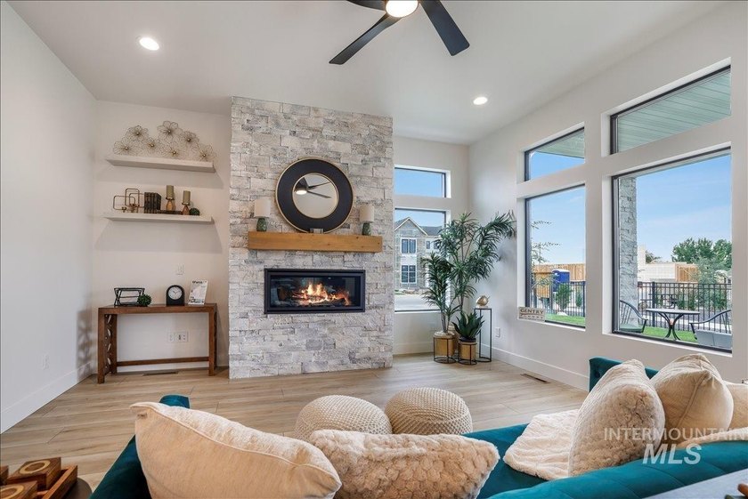 Luxury, location and privacy! Located in Twin Falls newest - photo 28