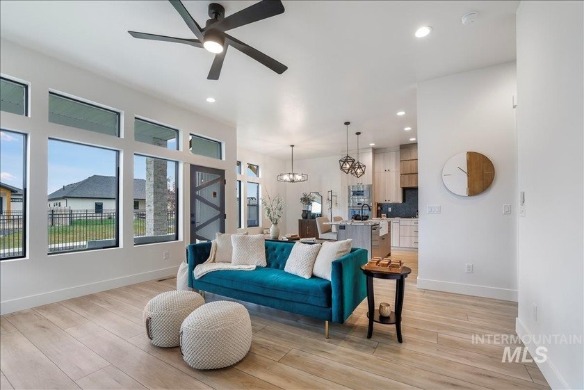 Luxury, location and privacy! Located in Twin Falls newest - photo 29
